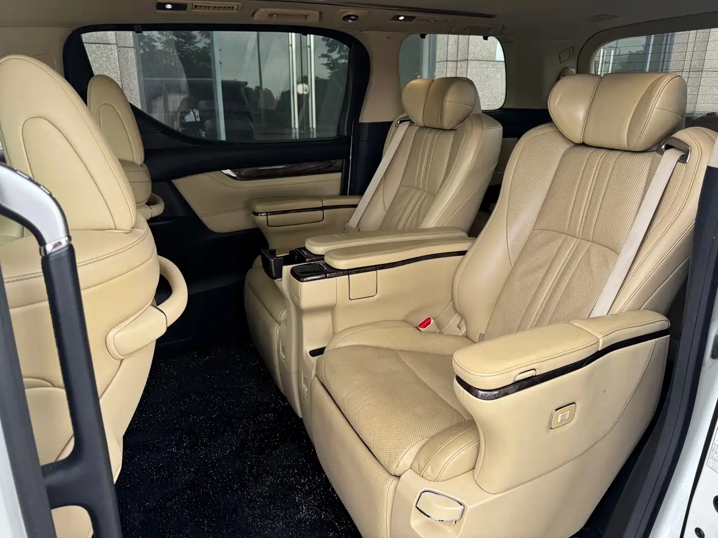 Toyota Alphard 2018 Facelift 3.5L Premium Edition фото 5
