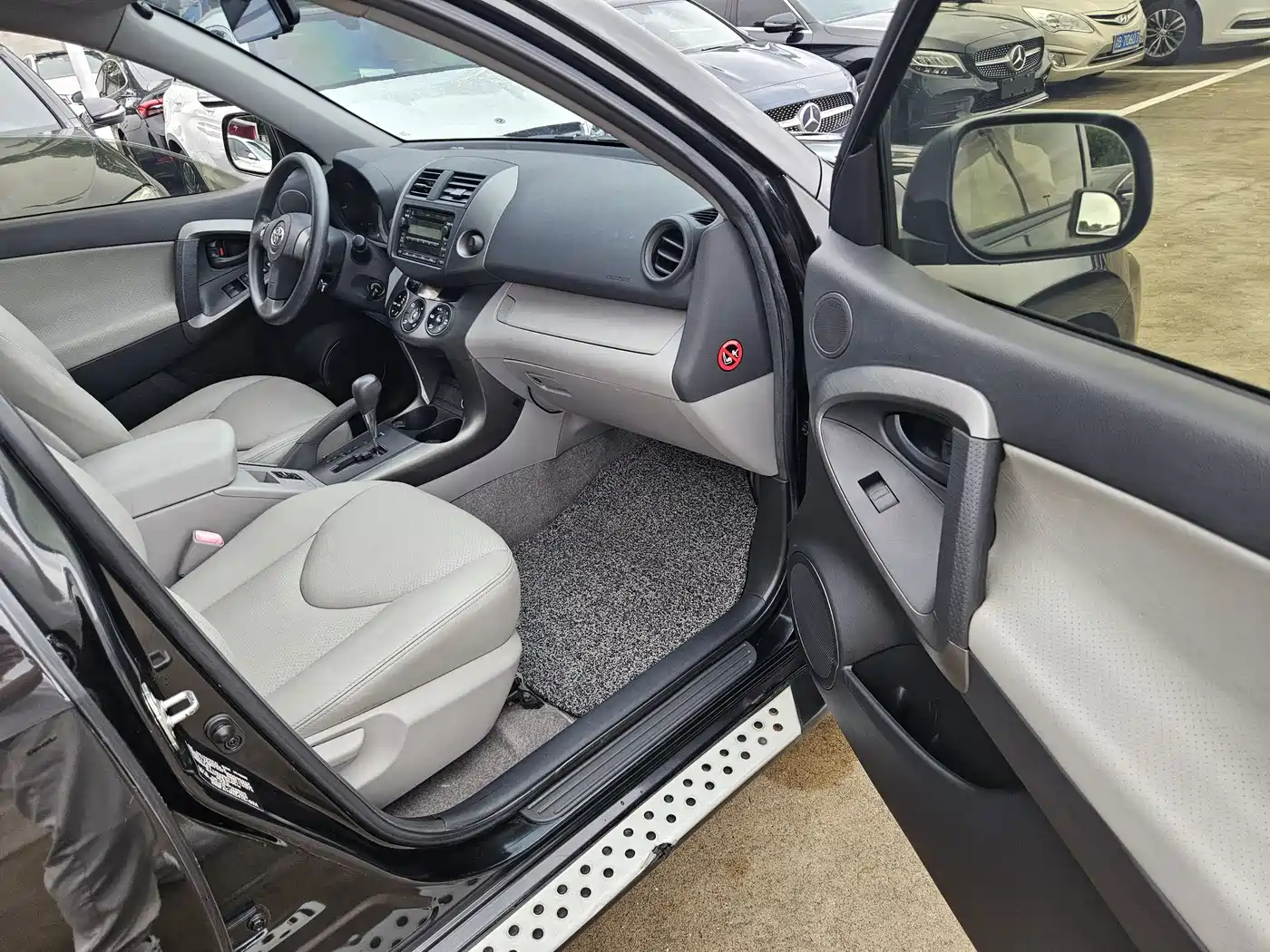 Photo 18 - Toyota RAV4 Rongfang