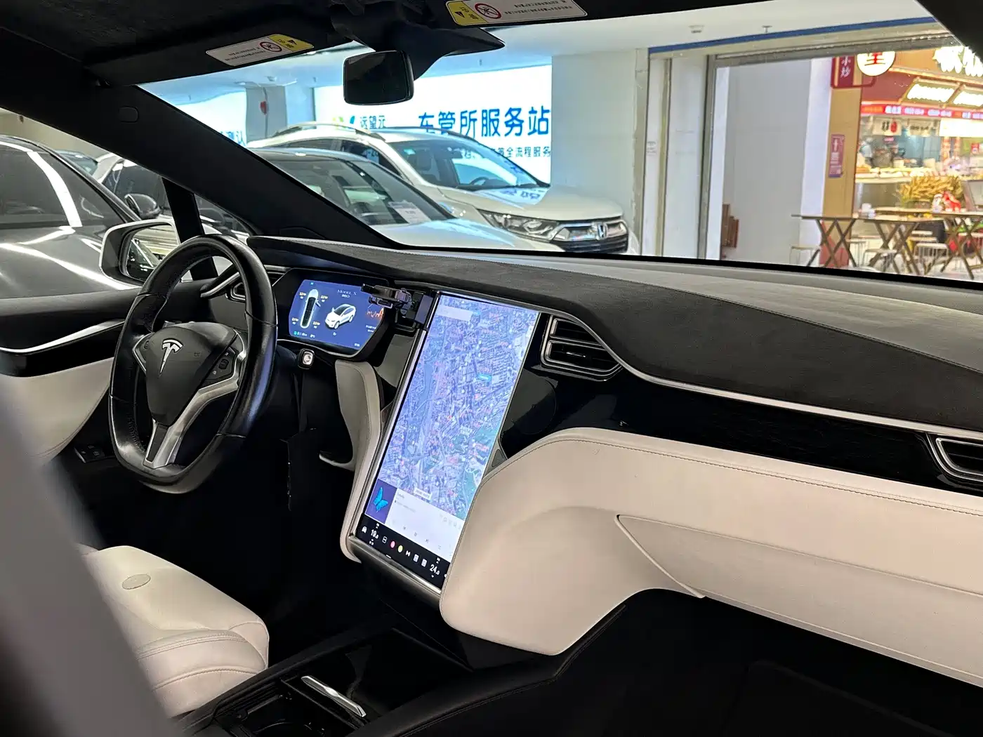 Фото 14 - Tesla Model X