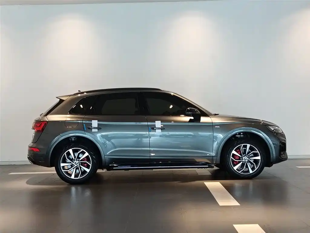Audi Q5L 2024 Model 40 TFSI Luxury Dynamic фото 3