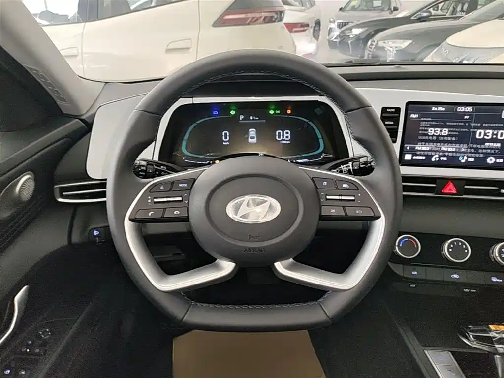 Hyundai Elantra 2023 1.5L CVT GLX Elite Edition фото 10