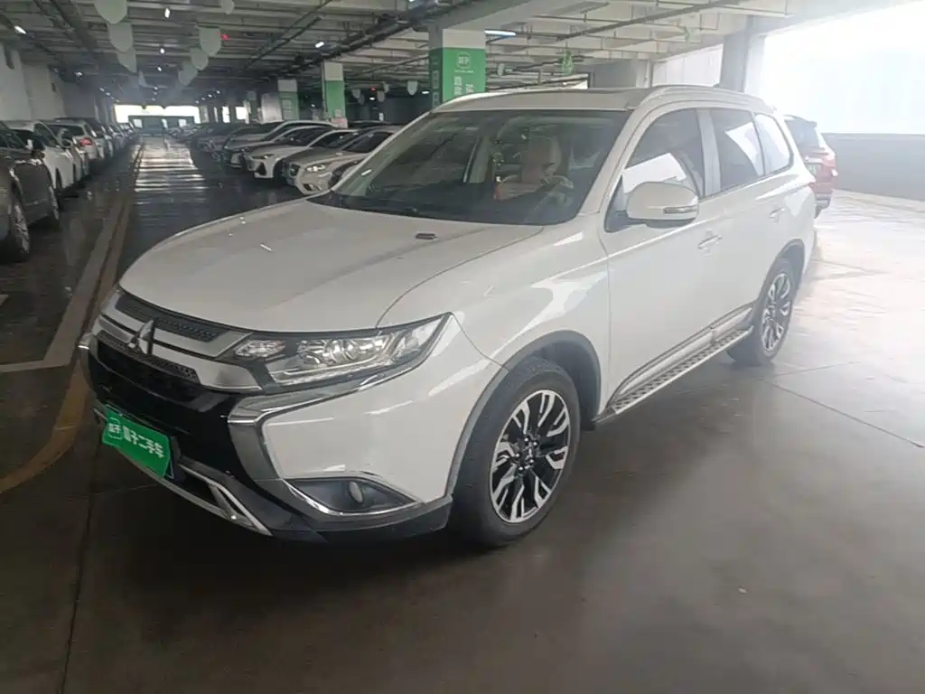 Mitsubishi Outlander 2019 — пригон из Китая