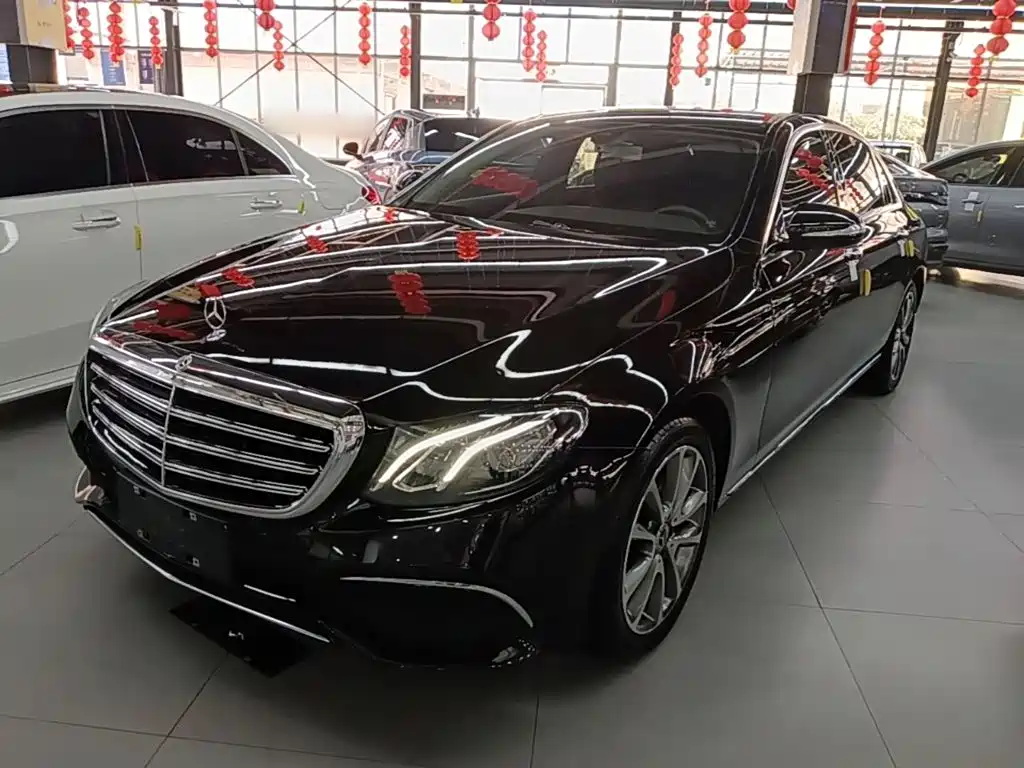 Фото 2 - Mercedes-Benz E-Class