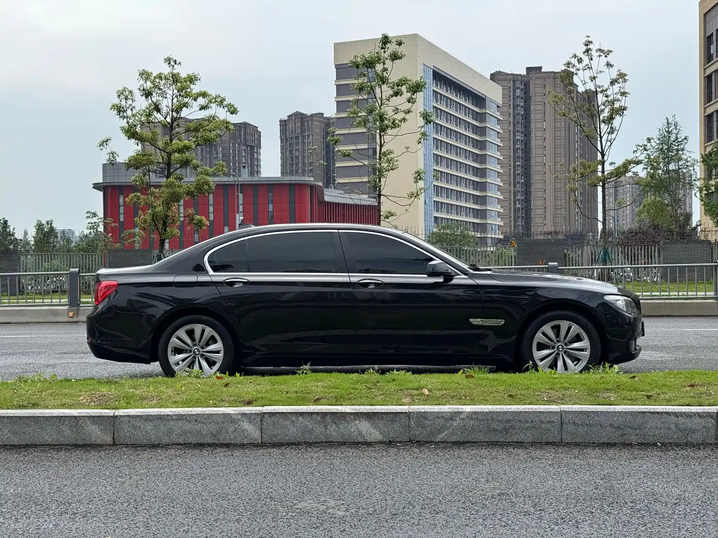 BMW 7 Series 2011 730Li Elegance фото 14