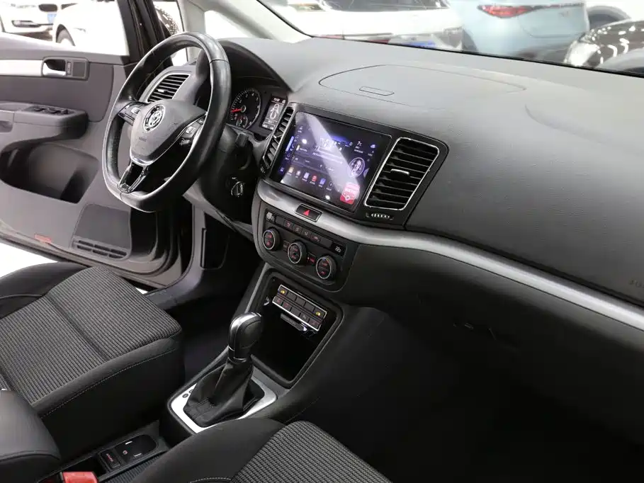 Volkswagen Sharan 2017 2016 380TSI Comfort 7-seater