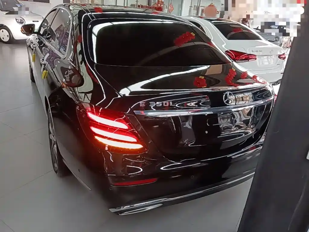 Фото 6 - Mercedes-Benz E-Class