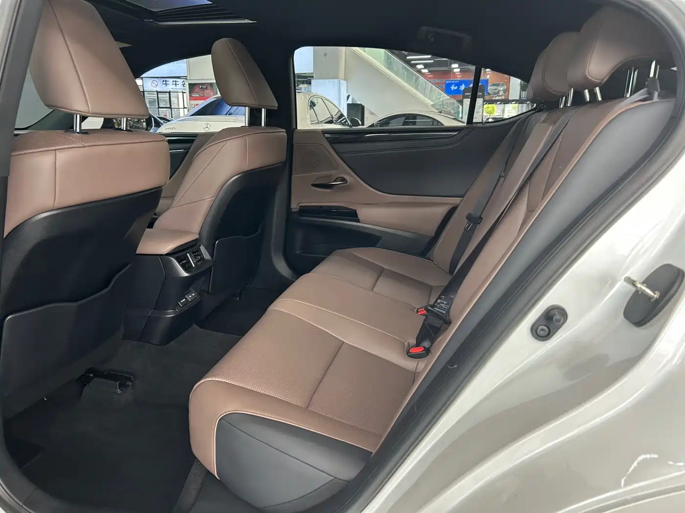Lexus ES 2022 200 Excellence Edition фото 8