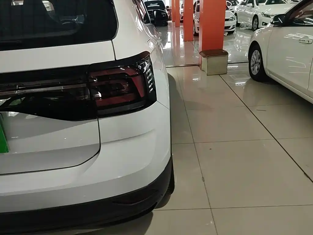 Photo 8 - Volkswagen T-Cross