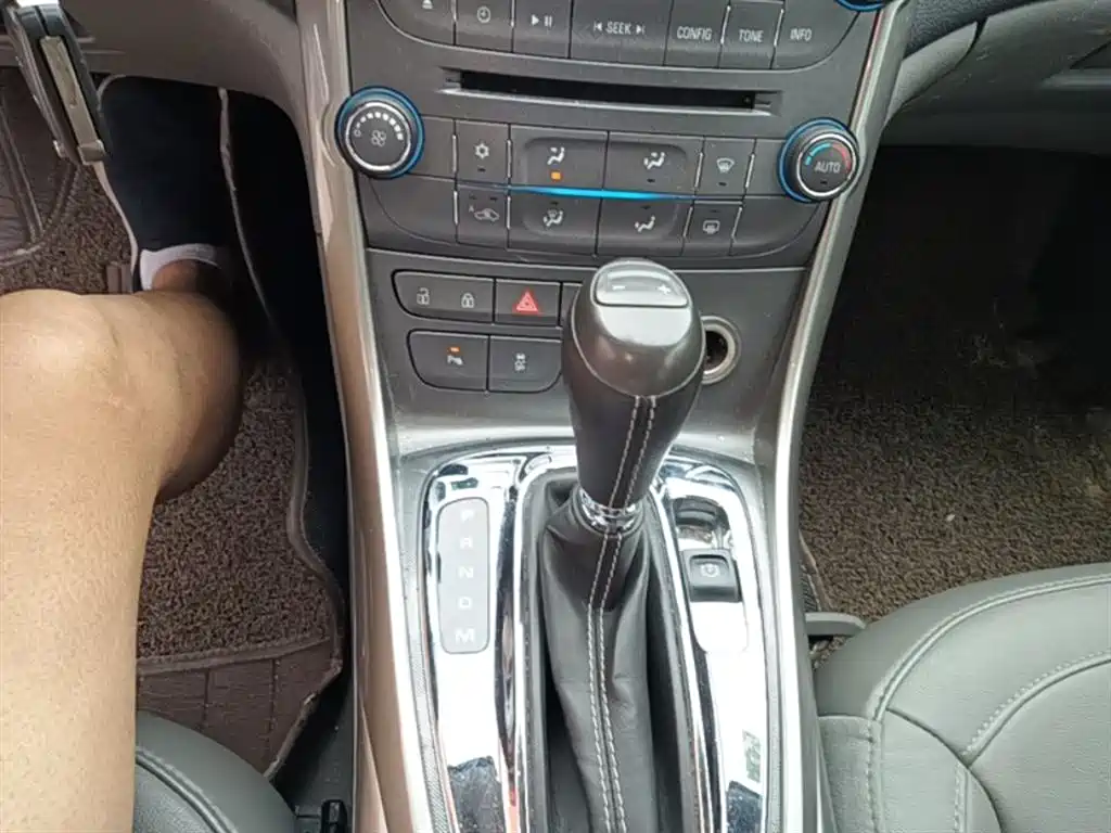 Chevrolet Malibu 2014 2.0L Automatic Luxury фото 14