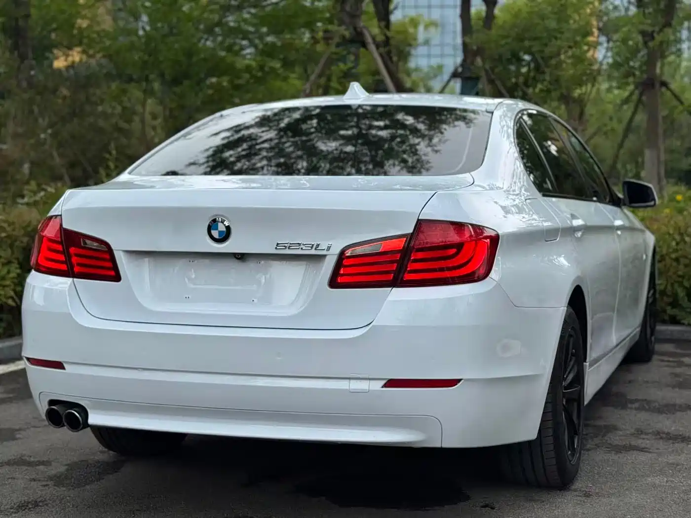BMW 5 Series 2011 523Li Leading фото 8