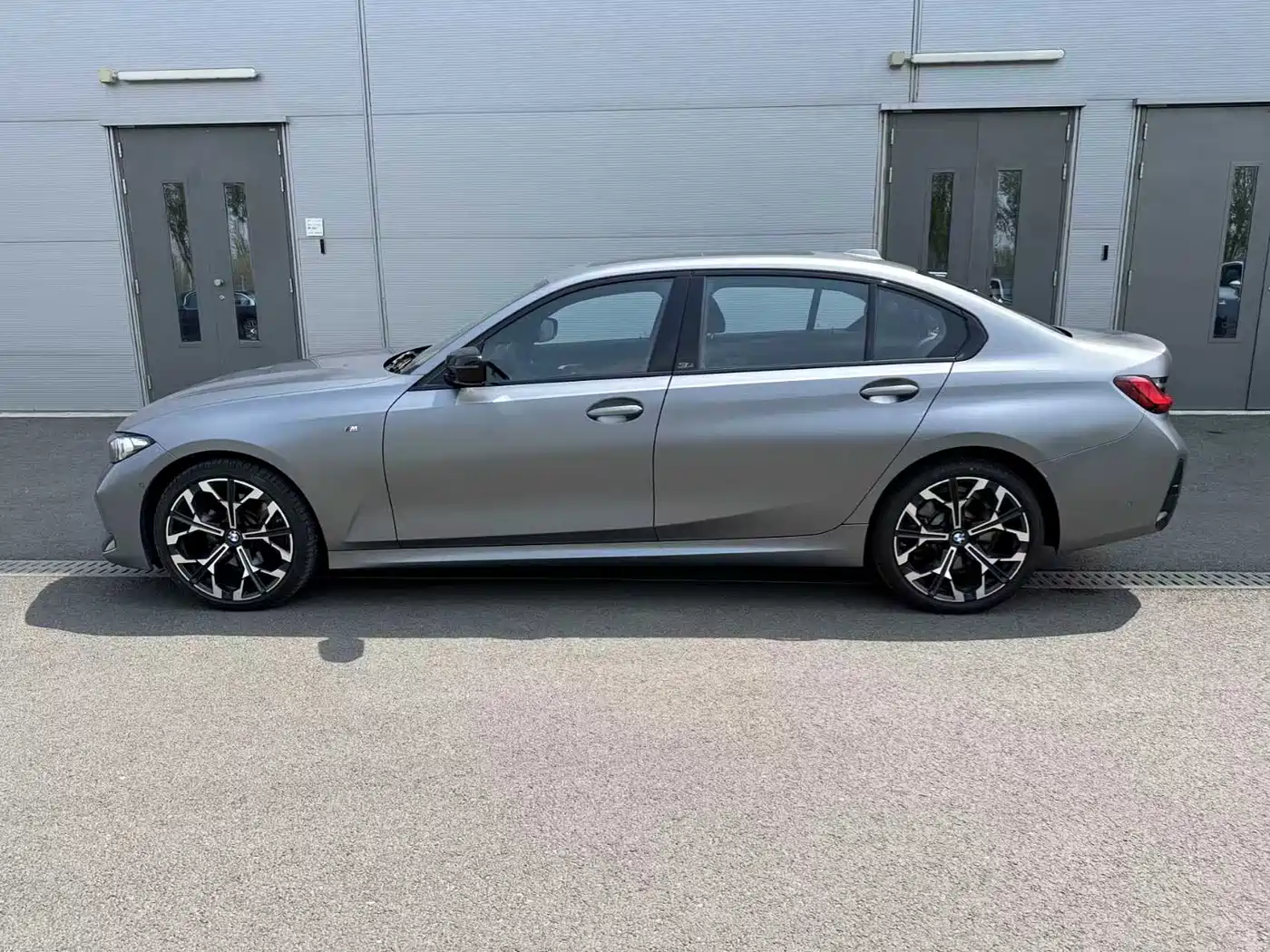 BMW 3 Series 2025 330Li 50th Anniversary Limited Edition фото 14