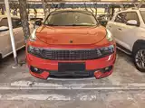 Фото 2 - Lynk & Co 01