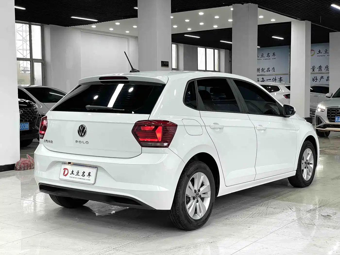 VOLKSWAGEN POLO