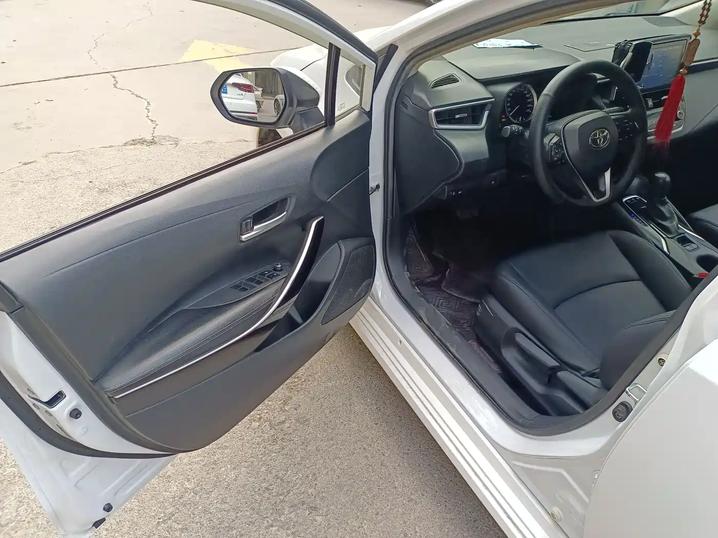 Toyota Corolla 2021 Hybrid 1.8L E-CVT Pioneer Edition фото 14