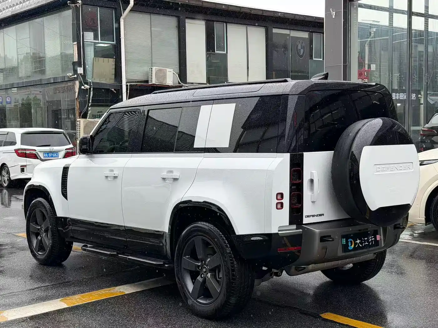 Land Rover Defender 2025 110 3.0T P400 -Dynamic HSE фото 13