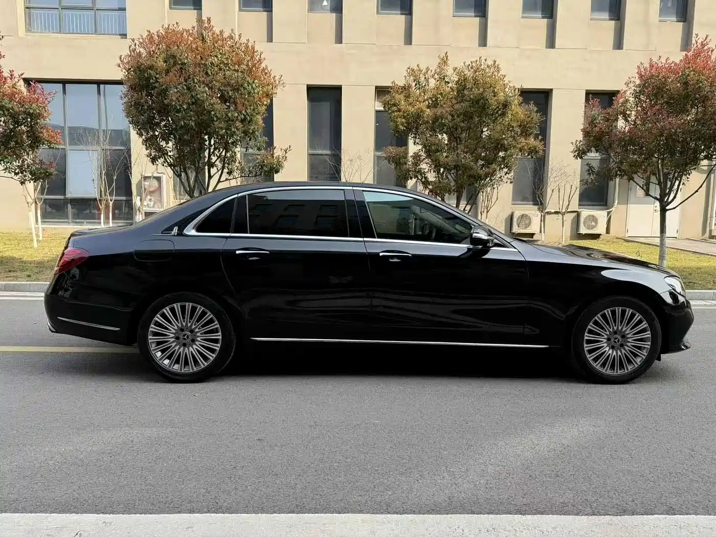 Mercedes-Benz E-Class 2020 E 300 L Luxury Model фото 8