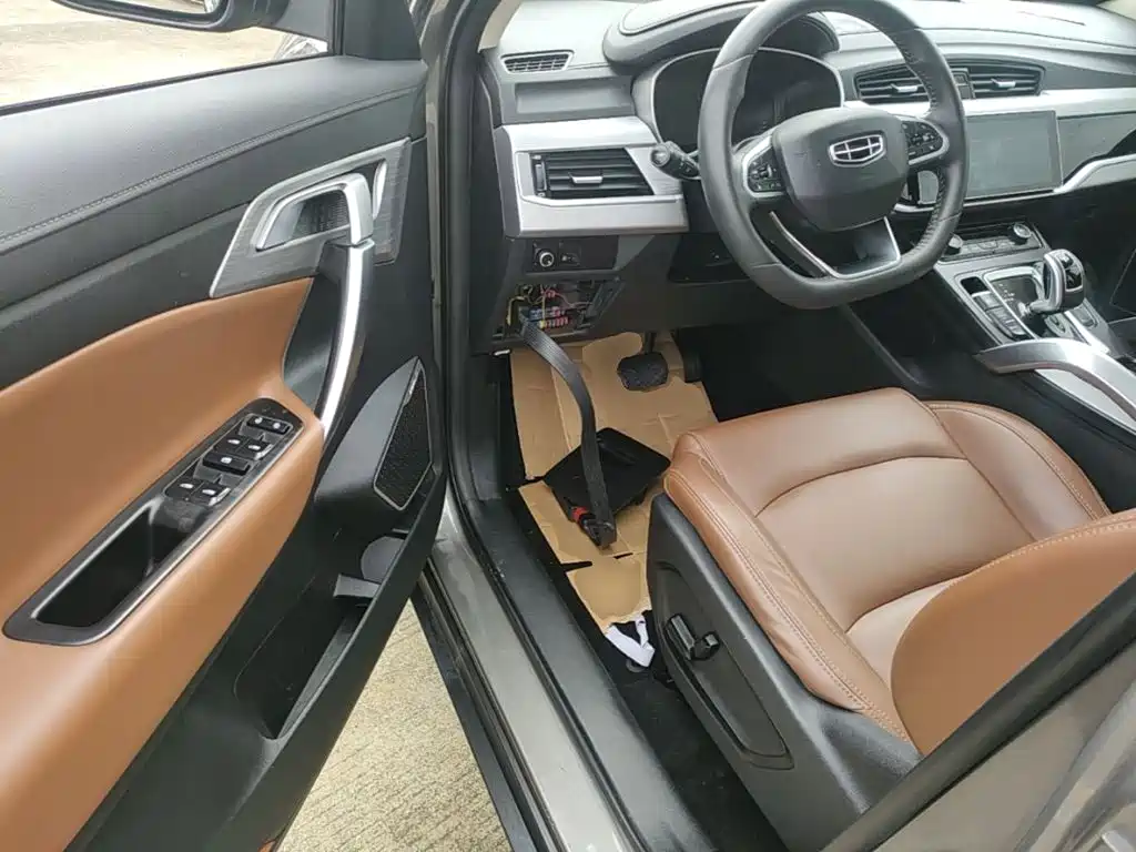 Photo 16 - Geely Atlas