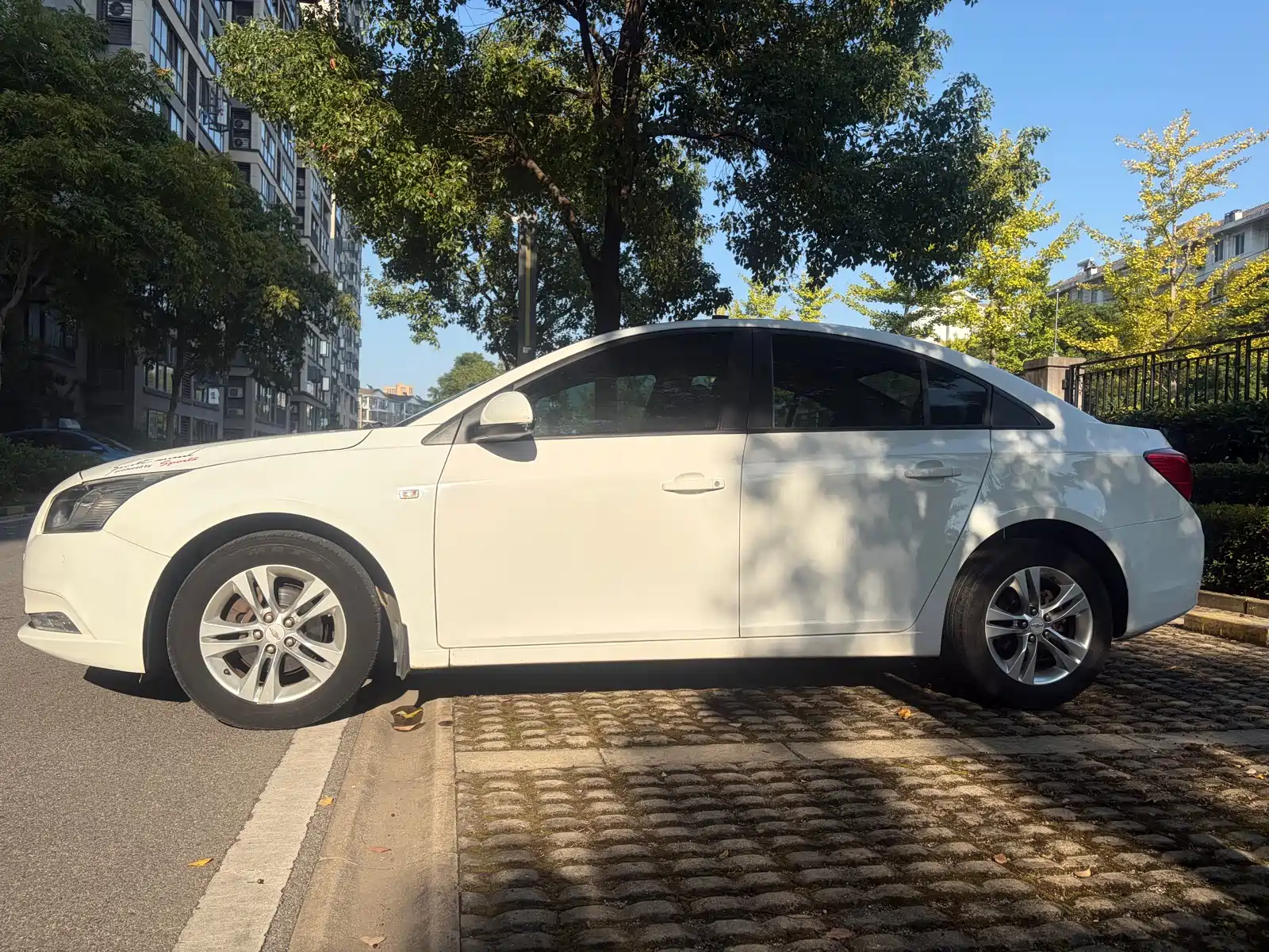 Фото 4 - Chevrolet Cruze