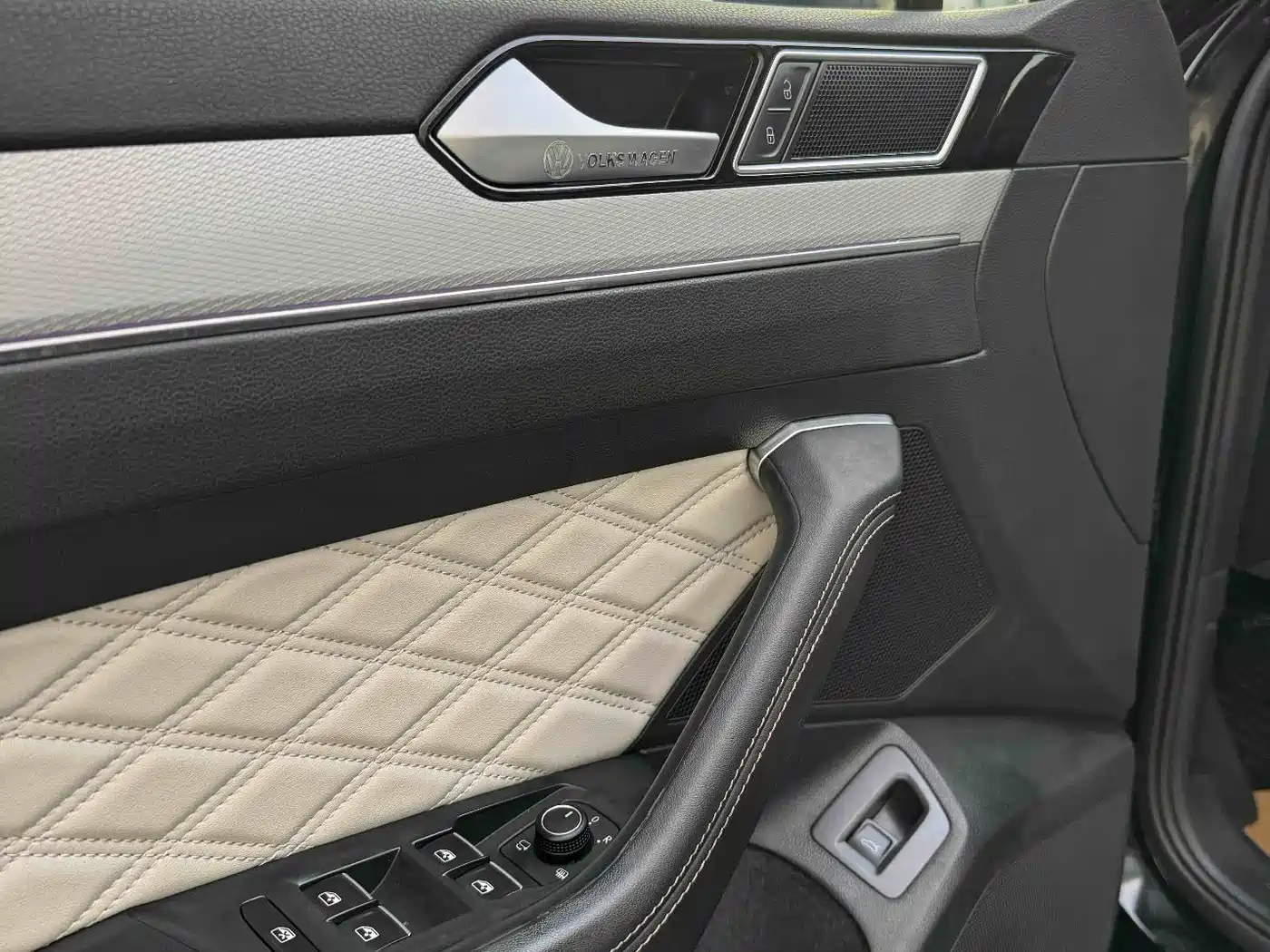 Volkswagen Magotan 2023 Model 2 Million Commemorative Edition 330TSI DSG Luxury фото 12