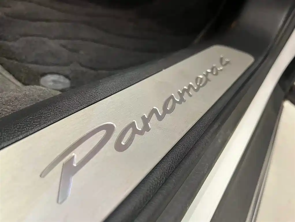 صورة 15 - Porsche Panamera