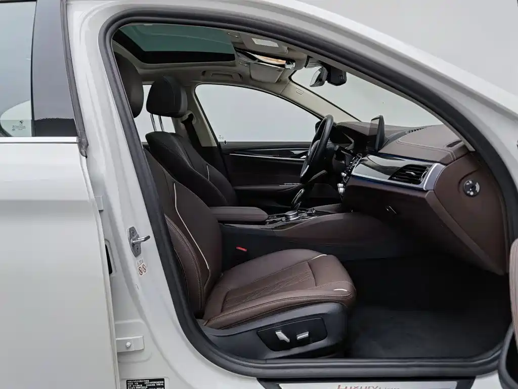 Фото 23 - BMW 5 Series