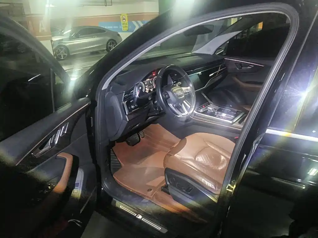 Photo 8 - Audi Q7