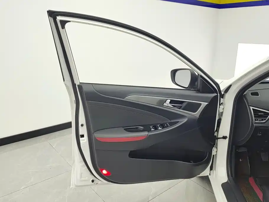 Changan Eado XT 2017 2016 1.6L Manual Stylish Cool Edition