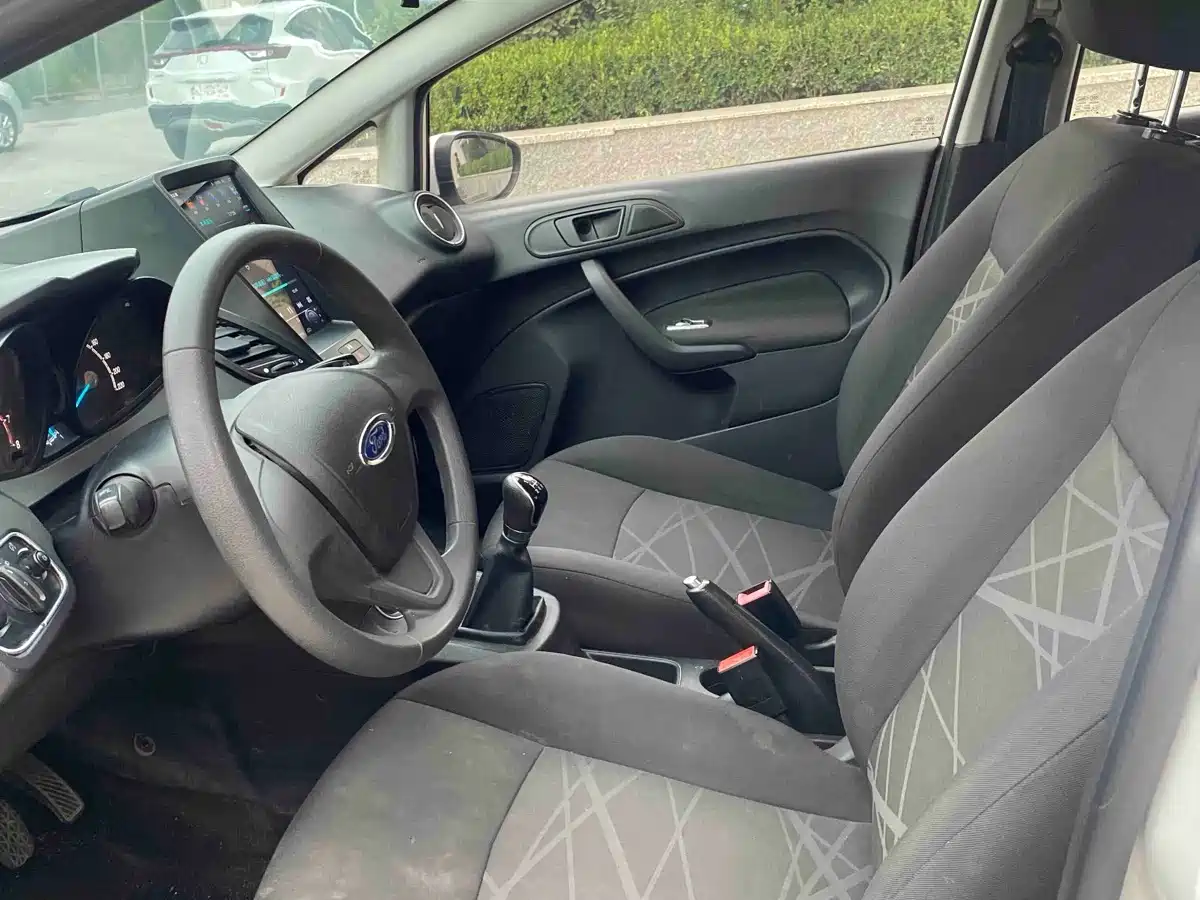 Ford Fiesta 2015 2013 Sedan 1.5L Manual Trend