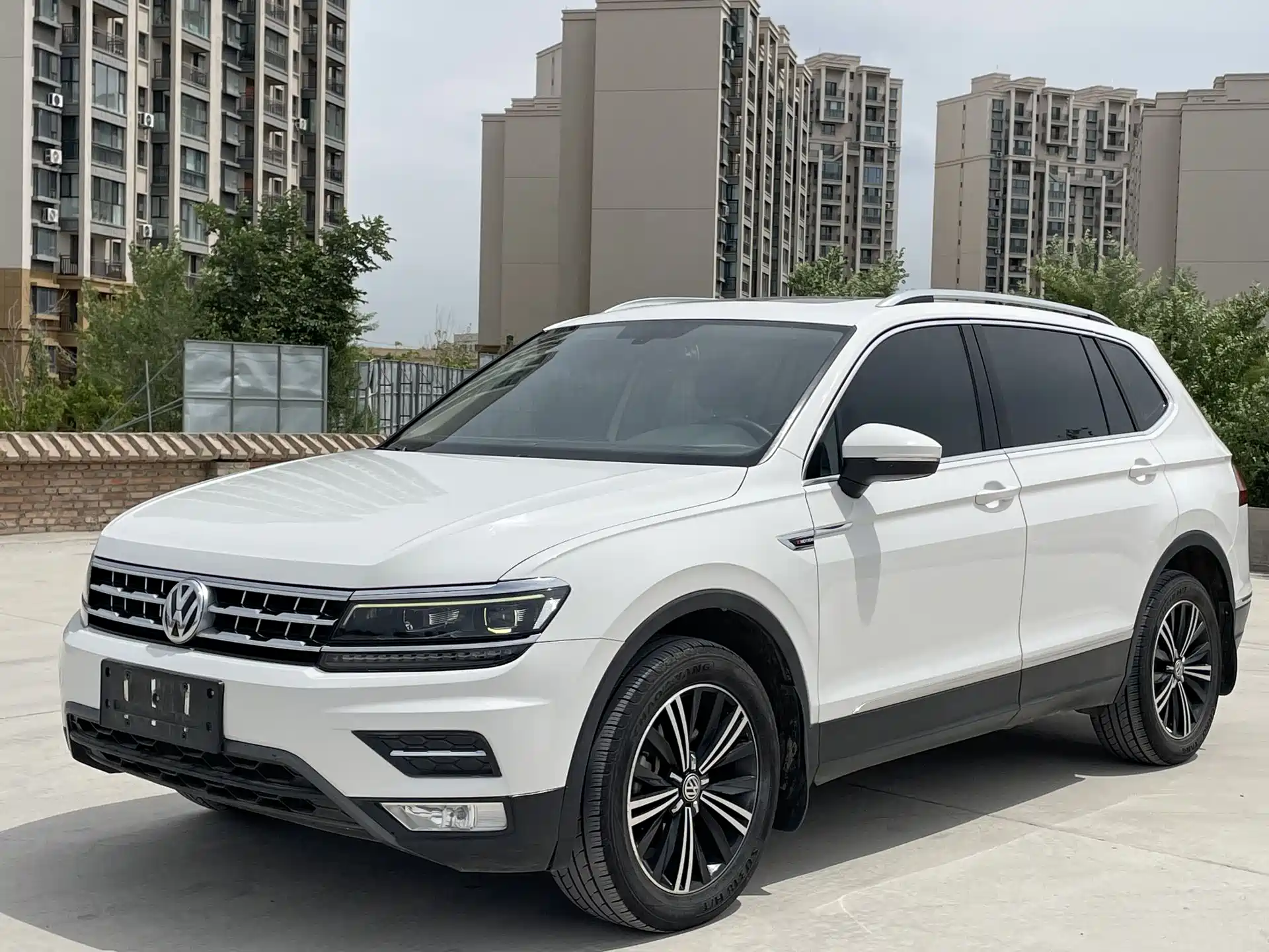 Фото 1 - Volkswagen Tiguan L