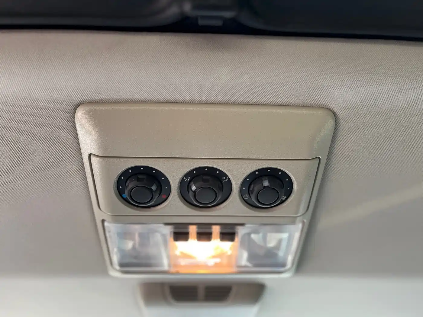 Land Rover Discovery 2016 3.0 SC V6 HSE фото 18