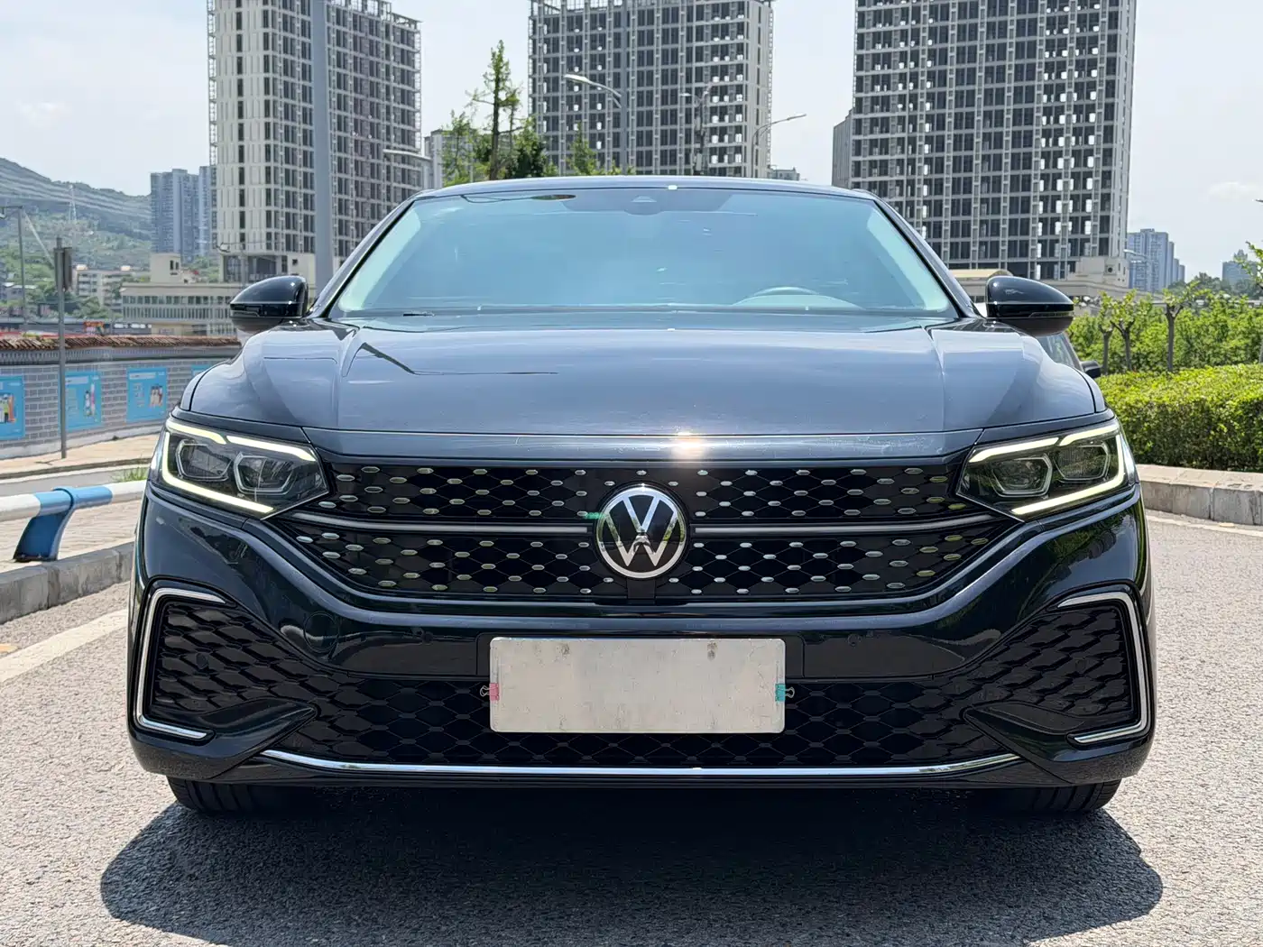 Volkswagen Passat 2022 330TSI Starlight Luxury Edition фото 2