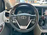 Photo 15 - Toyota Sienna