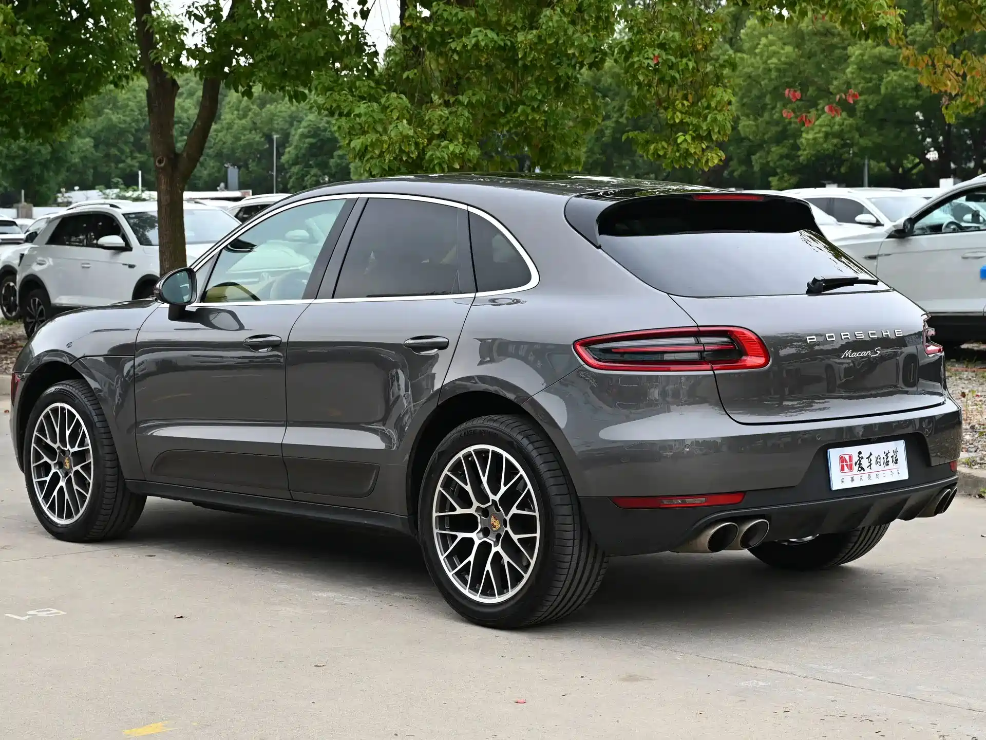 Photo 3 - Porsche Macan