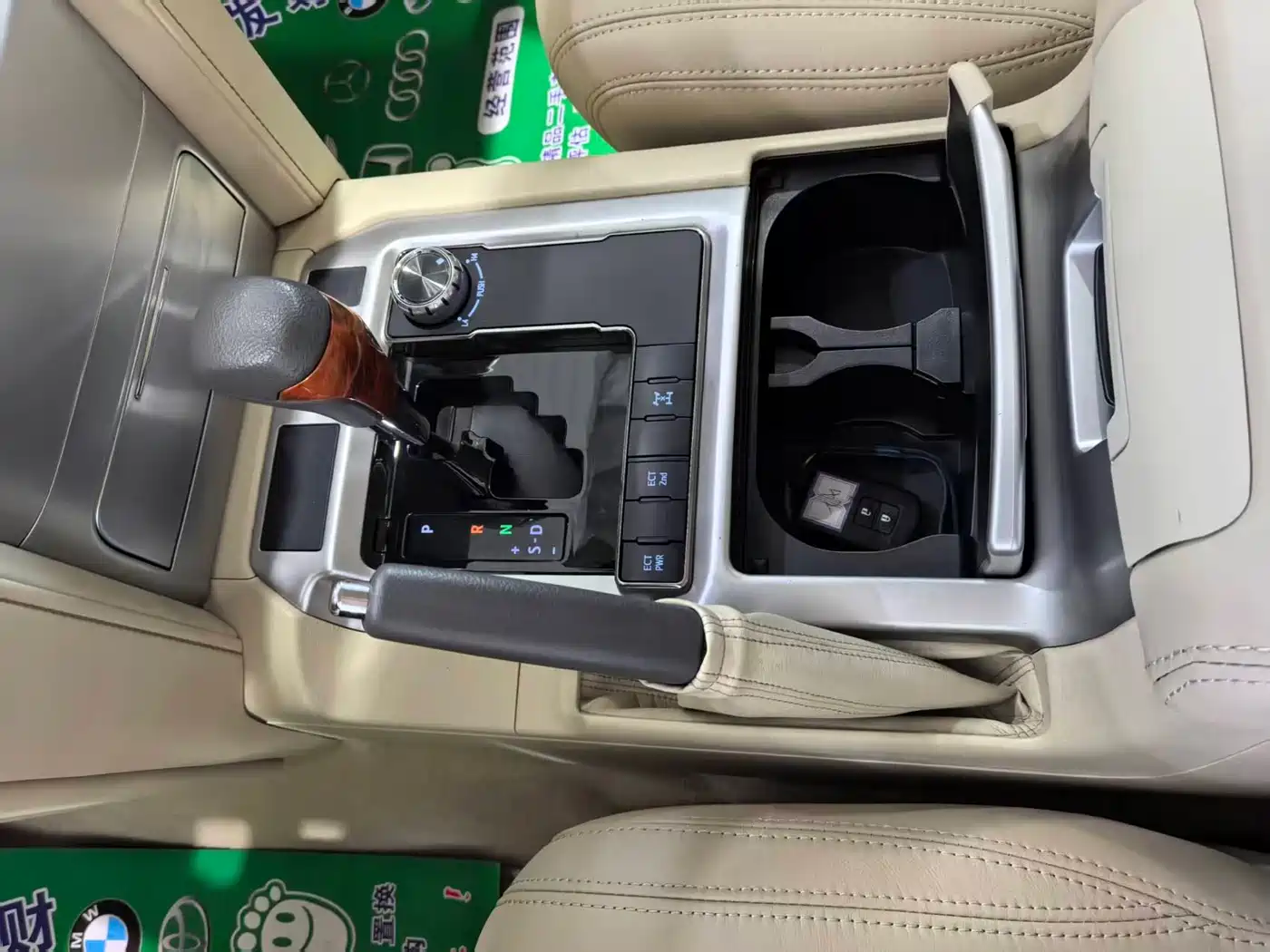 Toyota Land Cruiser (Import) 2017 2015 4.0L V6 Middle East Low Configuration Edition