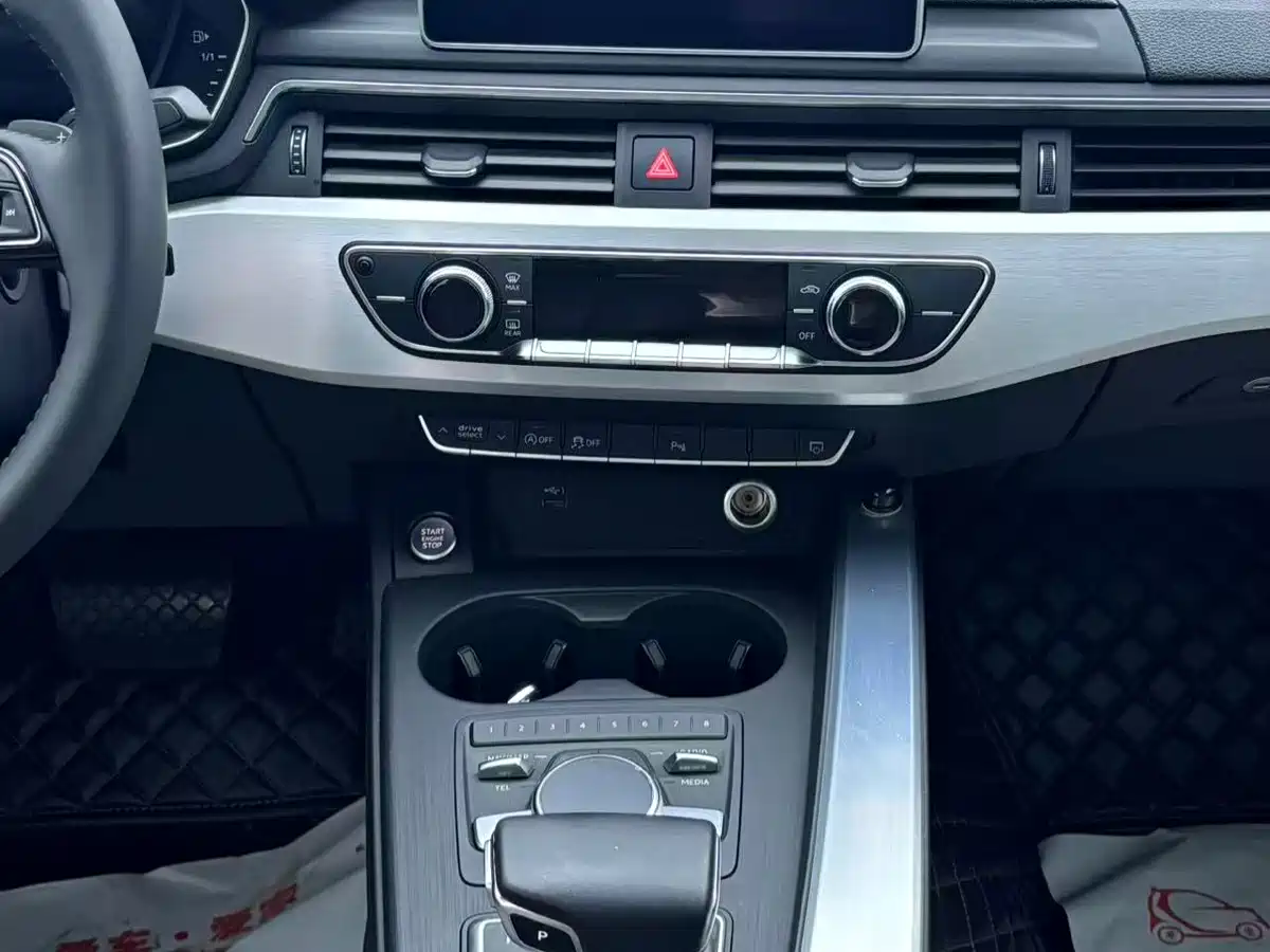 Audi A4L 2018 30th Anniversary 40 TFSI Fashion фото 16