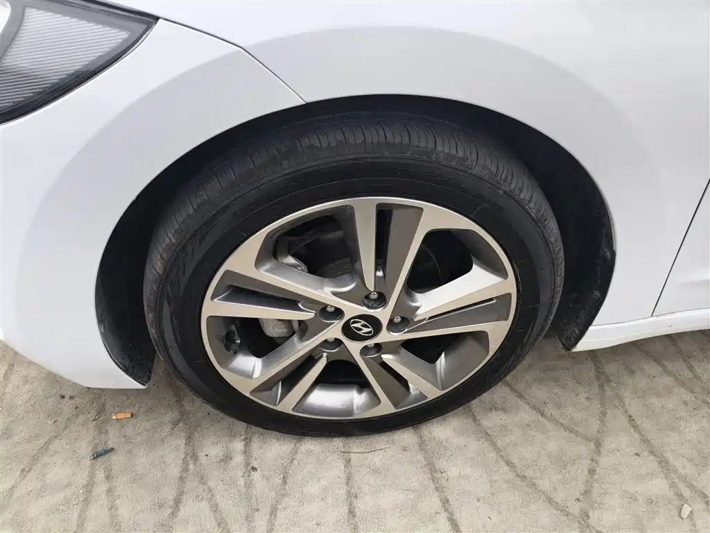 Hyundai Elantra 2018 1.6L Automatic 15th Anniversary Special Edition фото 25