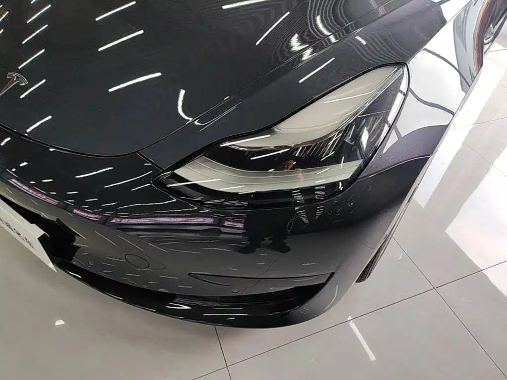 Фото 24 - Tesla Model 3