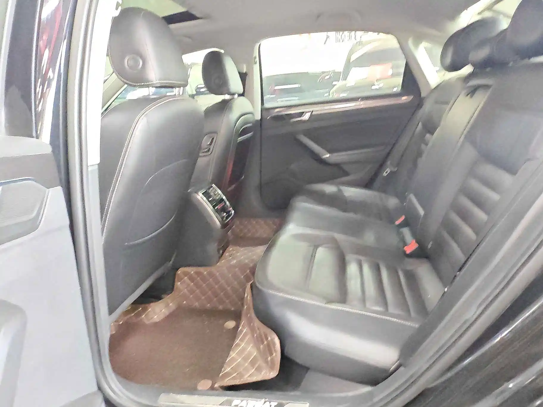 صورة 8 - Volkswagen Passat