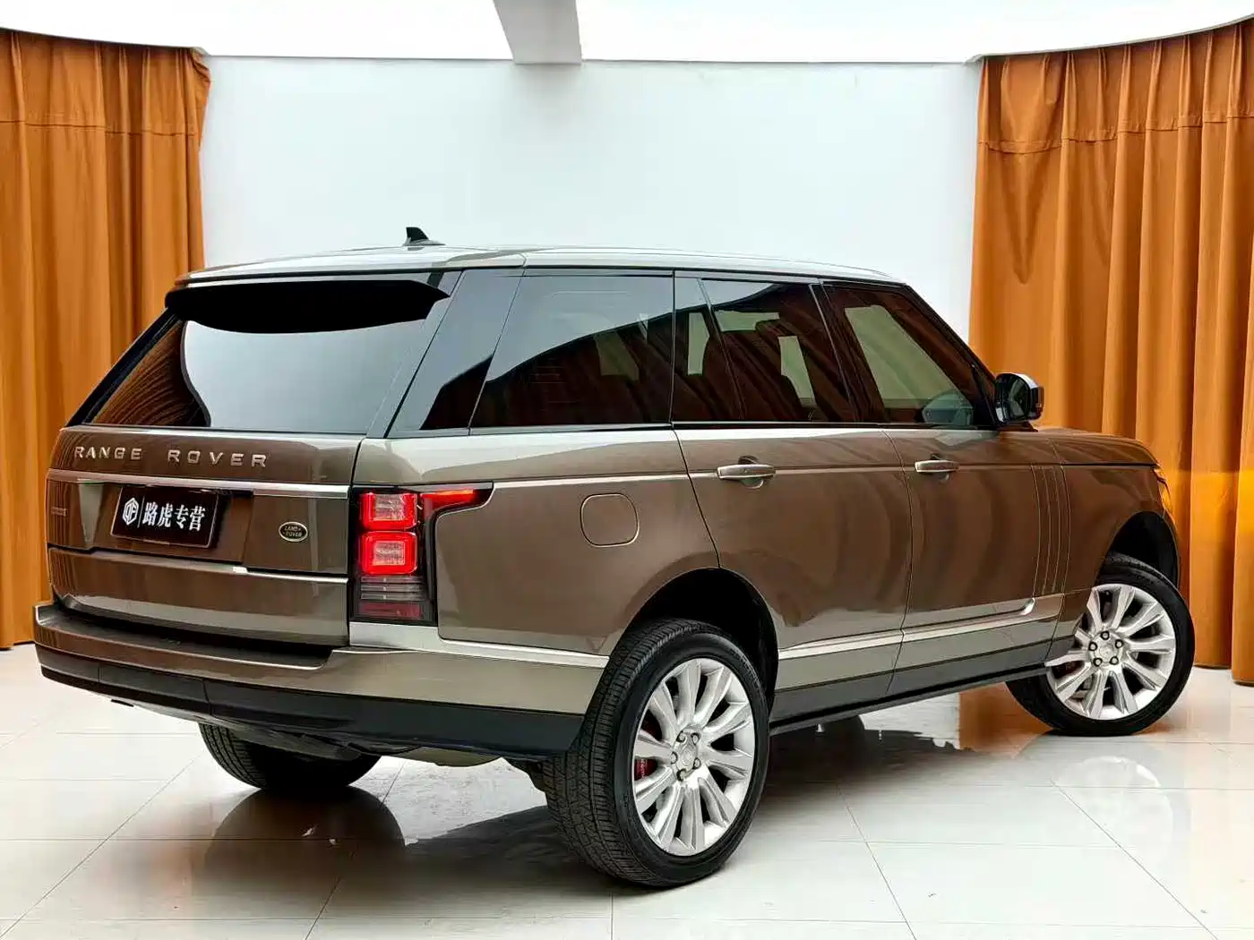 Land Rover Range Rover 2015 3.0 TDV6 Vogue фото 4