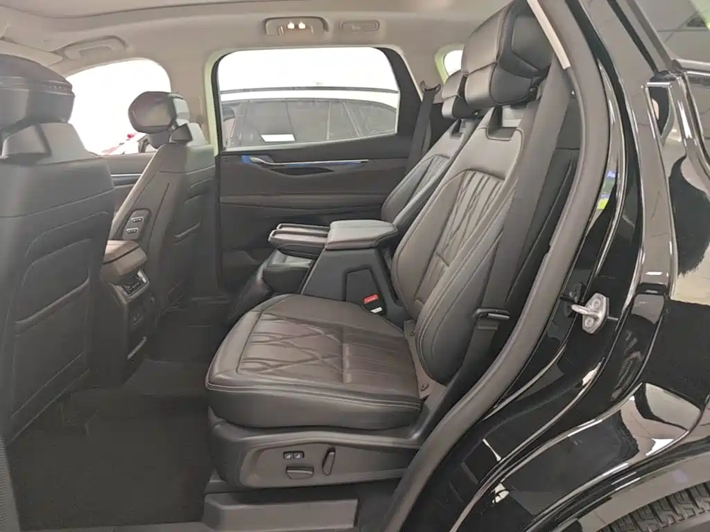 Фото 17 - Ford Edge