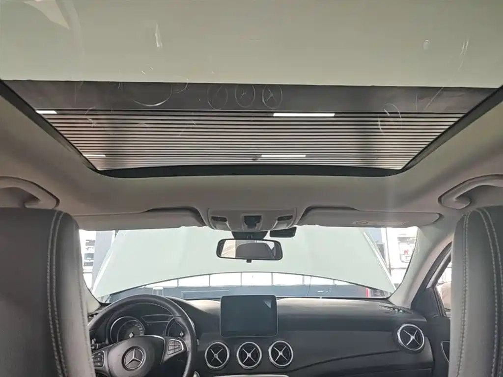 Mercedes-Benz GLA 2017 GLA 200 Dynamic фото 18