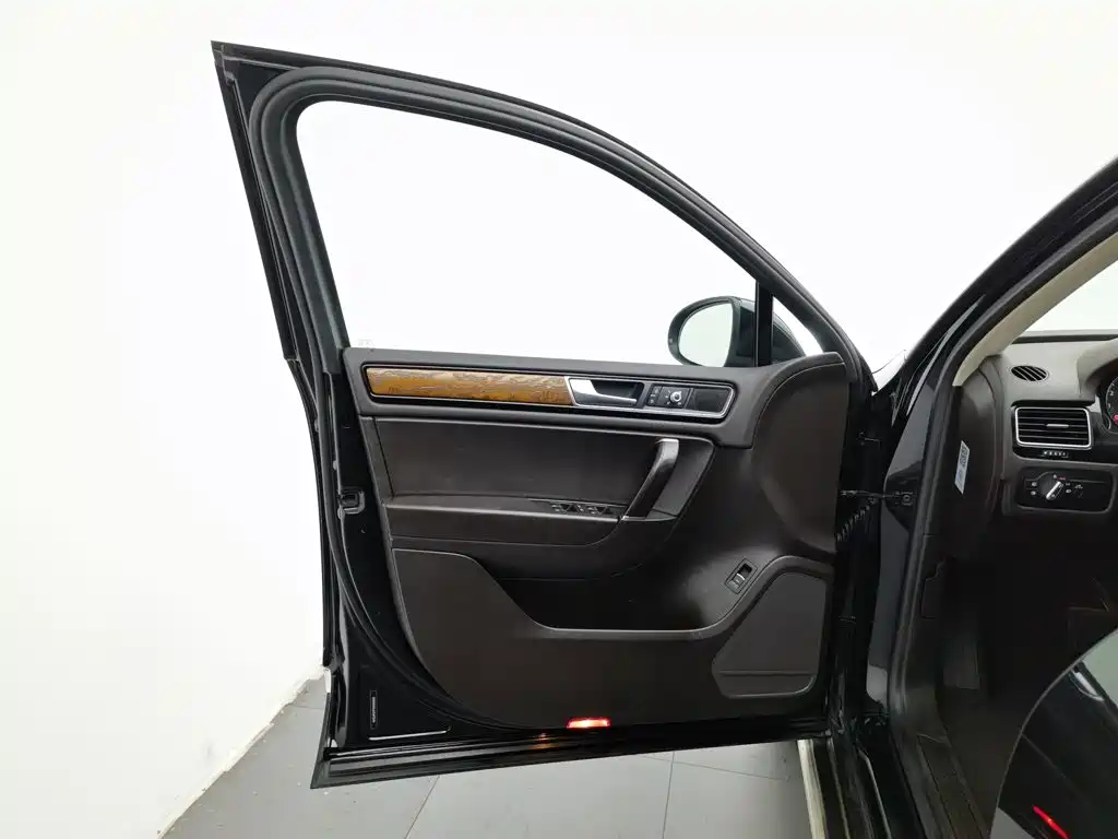 Volkswagen Touareg 2018 2017 3.0TSI Explorer Edition