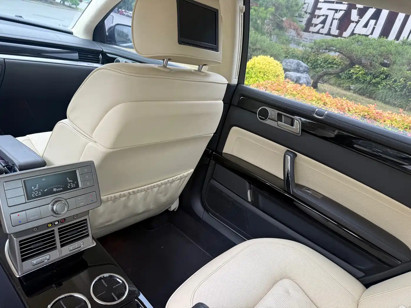 Volkswagen Phaeton 2013 4.2L Poltrona Frau Edition фото 26