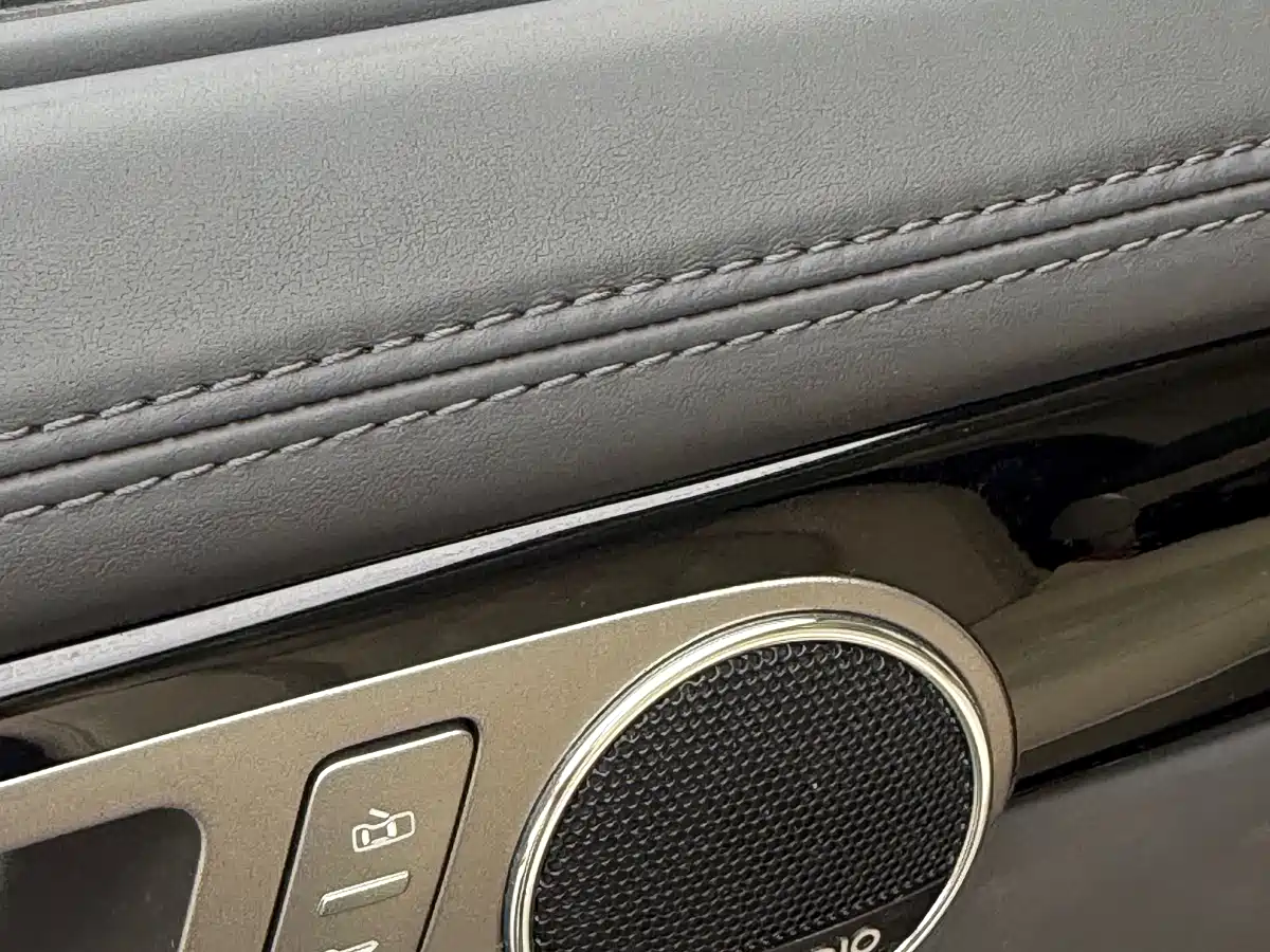 Volkswagen Phaeton 2013 4.2L Poltrona Frau Edition фото 17