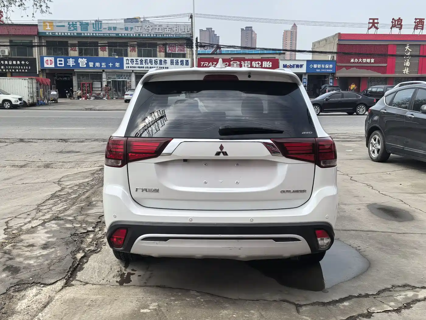 MITSUBISHI OUTLANDER