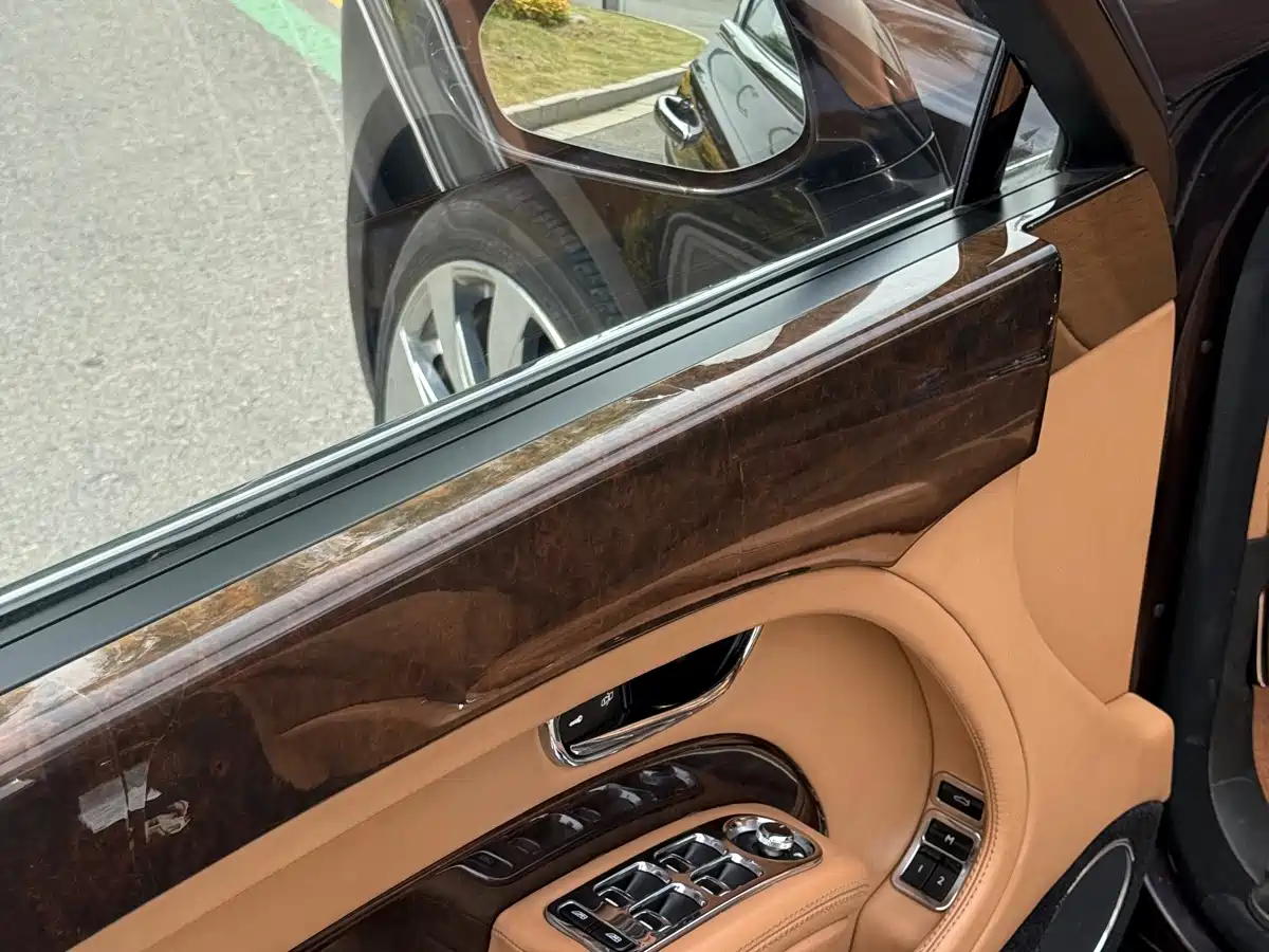Bentley Mulsanne 2013 6.8T Mulliner Special Edition фото 16