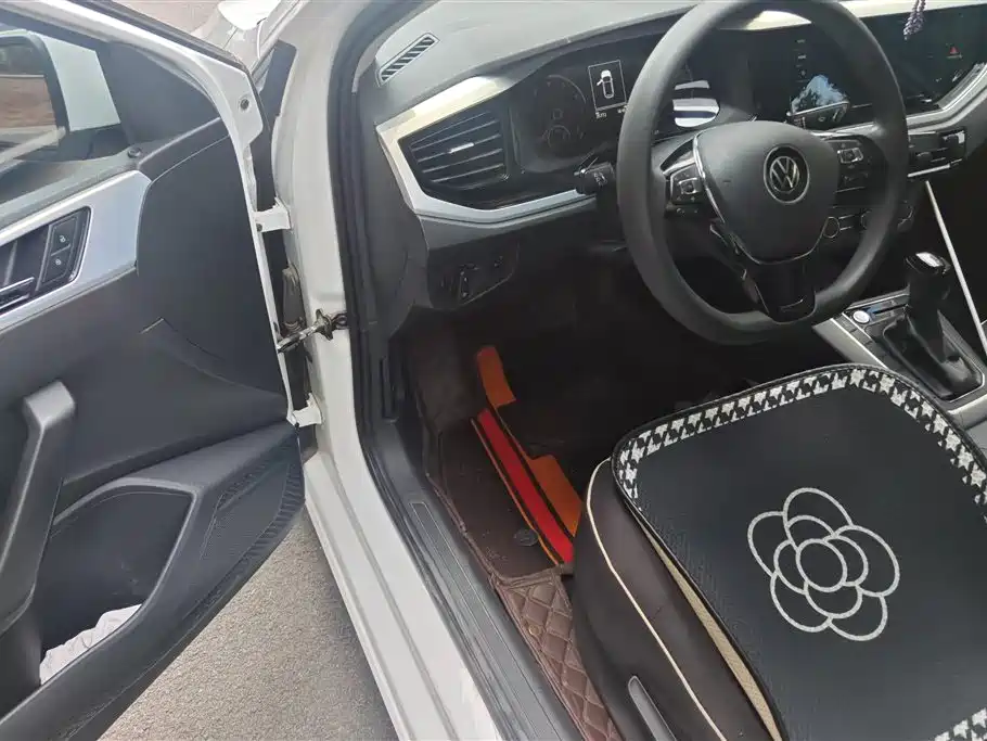 Volkswagen Polo 2021 Plus 1.5L Automatic Colorful Tech Edition фото 9