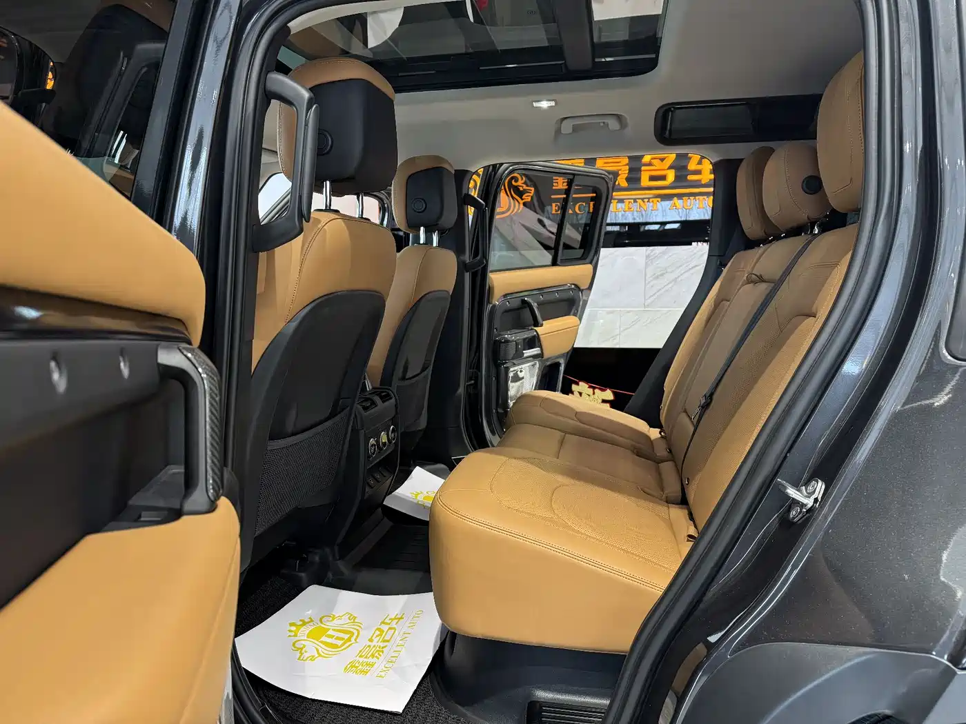 Land Rover Defender 2023 Model 110 3.0T P400 Dark Special Edition фото 11