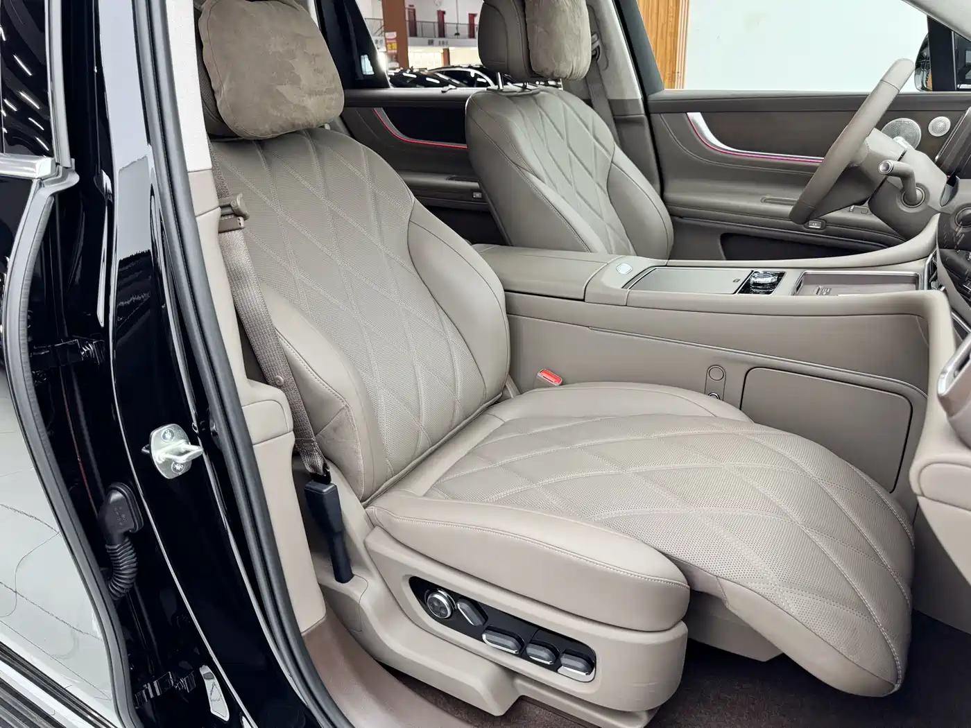 AITO Wenjie AITO M9 2025 Extended Range Ultra 52kWh 6-Seater фото 22