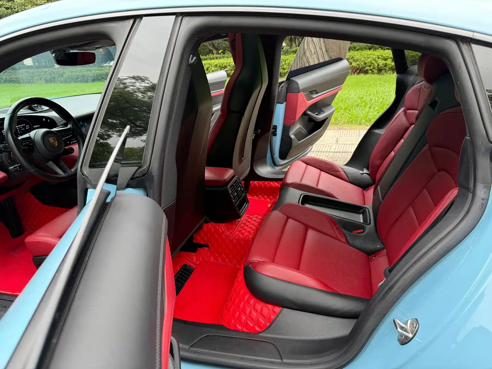 Фото 7 - Porsche Taycan